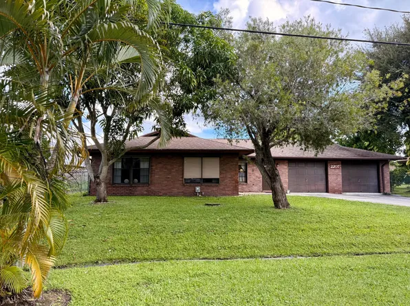 2207 SE Avalon Road, Port St Lucie, FL 34952
