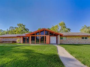 604 N Clear Creek Dr, Friendswood, TX 77546