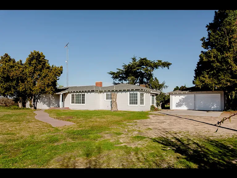 12256 Sante Fe Ave — Photo 12