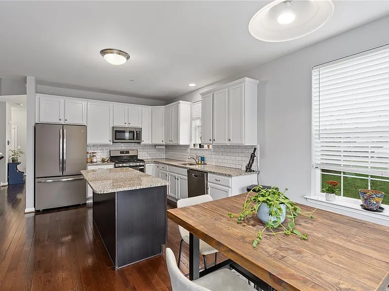 301 Redclover Ln — Photo 25