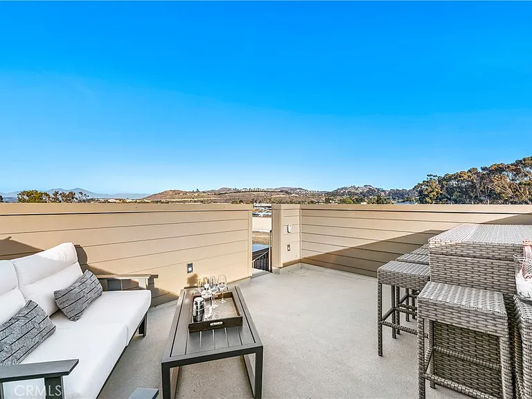 1309 Doheny Way — Photo 35