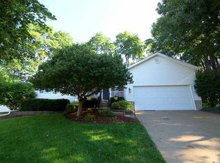 1004 Emerald Woods Ct, Davenport, IA