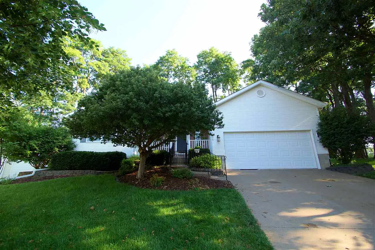 1004 Emerald Woods Ct photo 1