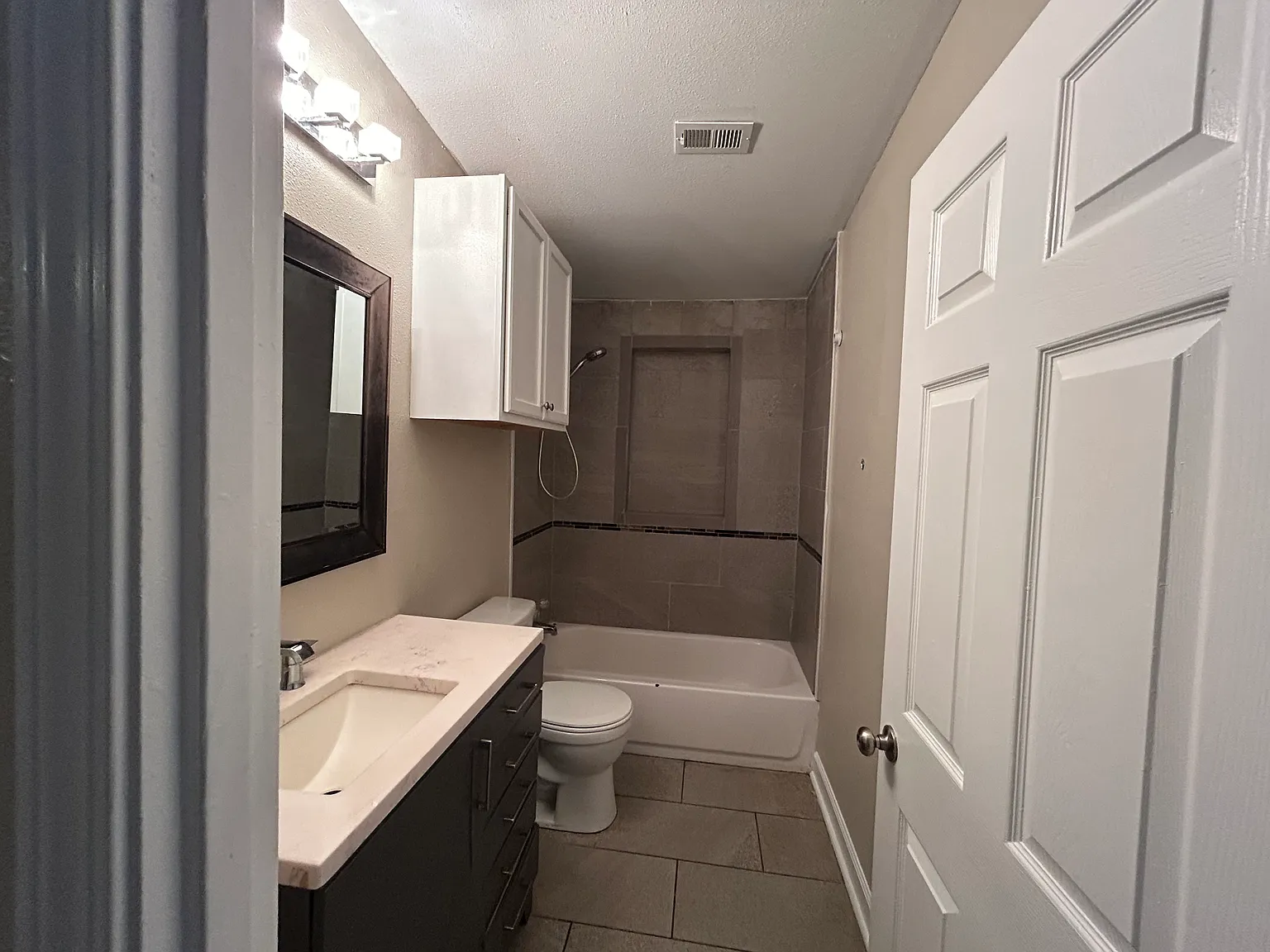 3 bed, 2864 sqft, $2,000 — Photo 2