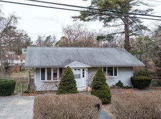 12 Mayflower Ln, Wareham, MA 02571