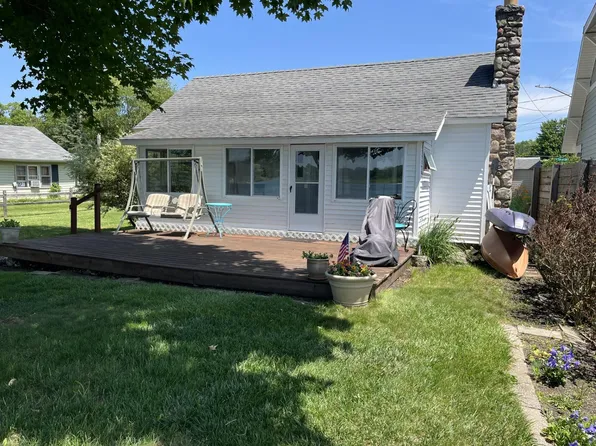 6771 Campau Lake Dr SE, Alto, MI 49302