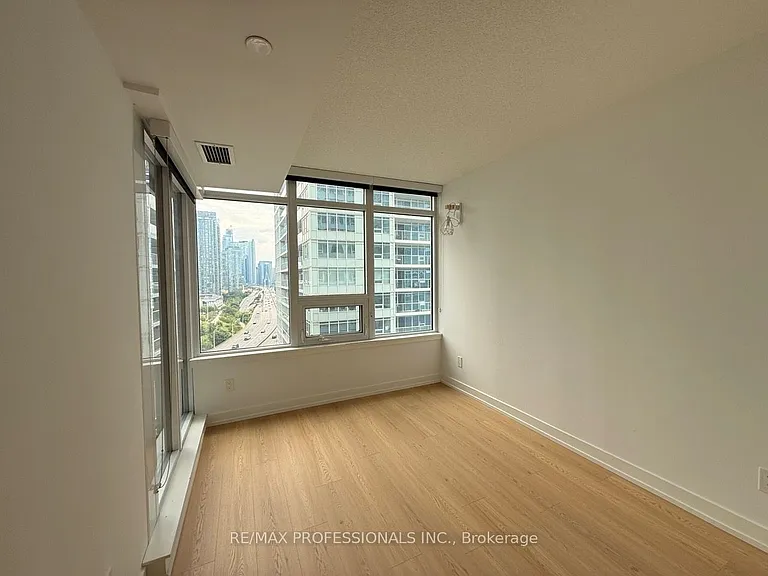 19 Bathurst St #1708 — Photo 16