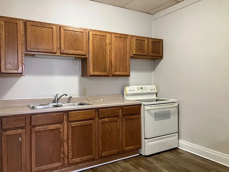 121 E Chestnut St — Photo 5