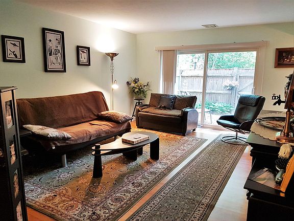 3rd image of 155 Greenbrook Dr