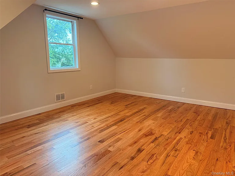 43 Lakewood Ave — Photo 1
