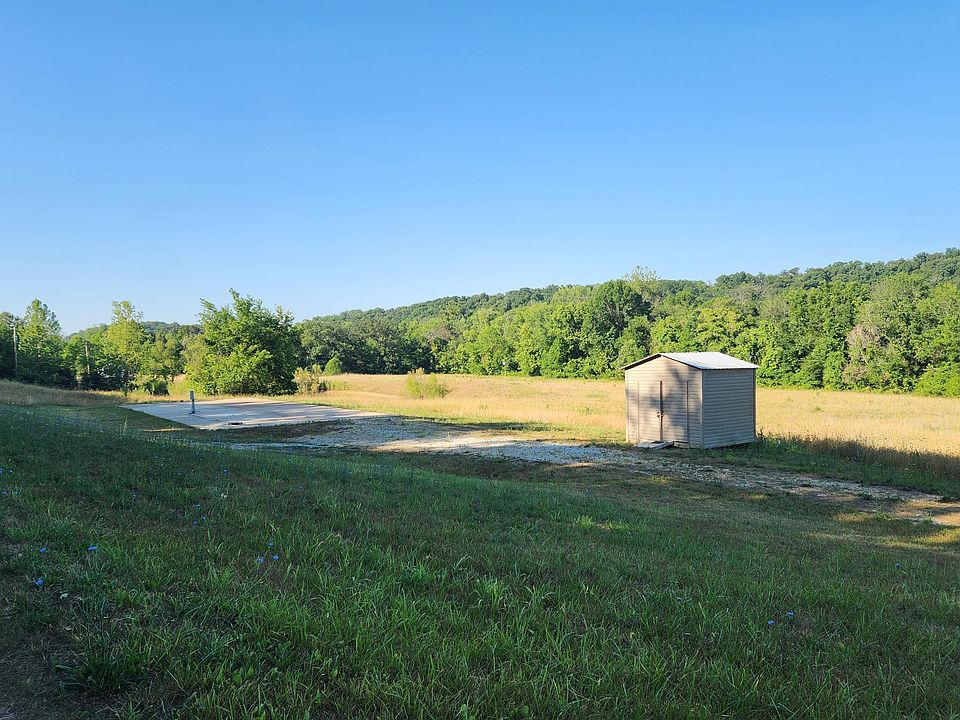 2nd image of 755 Cove Creek Rd