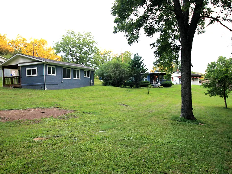 111 Bennett Ln — Photo 2