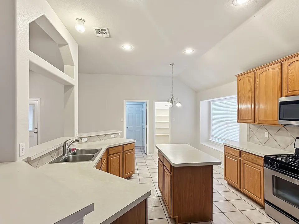 1632 Balboa Ln