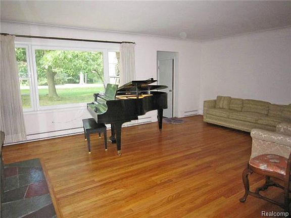 2nd image of 6620 Vachon Ct