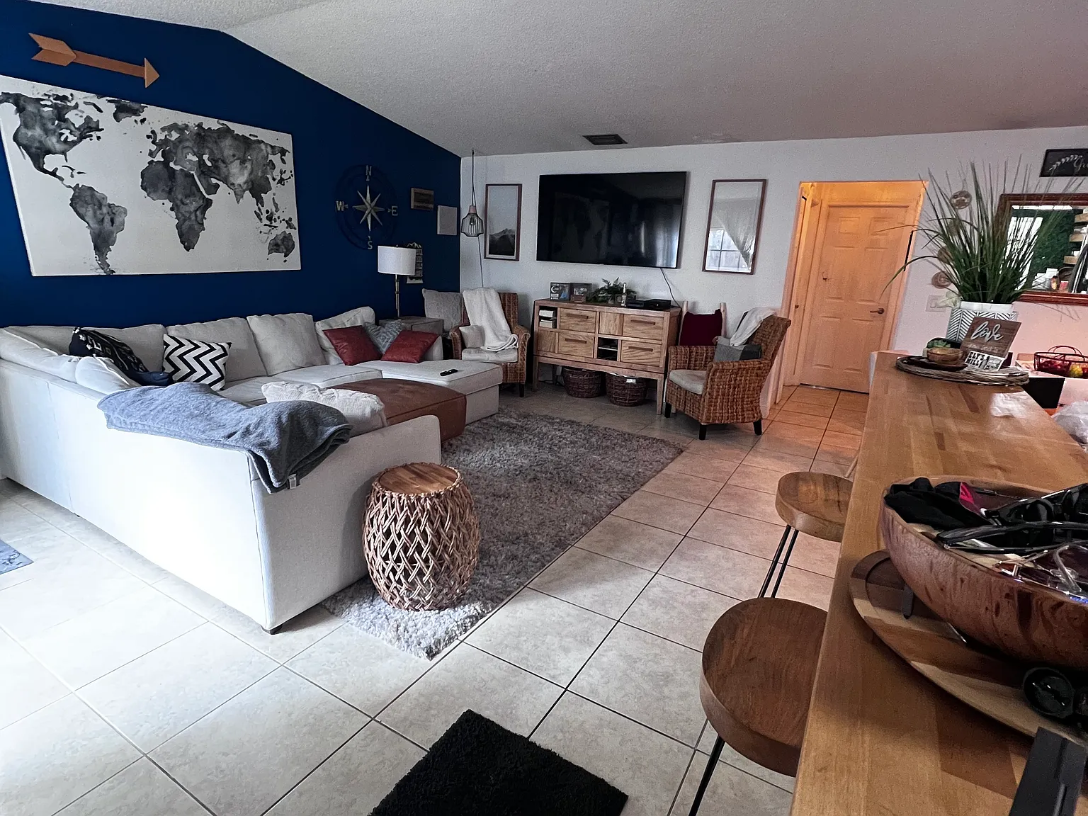2 bed, 1000 sqft, $2,200 — Photo 1