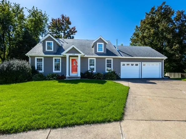112 W Davenport Ct, Eldridge, IA 52748