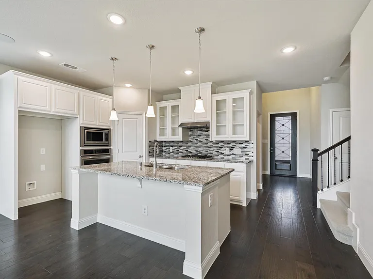 9920 Bitterroot Dr — Photo 3
