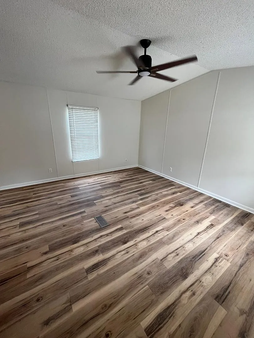 28 east st - Lot 14 — Photo 3
