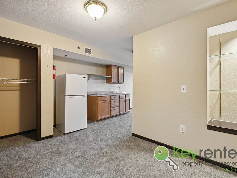 1411 S Douglas Ave #110 — Photo 2