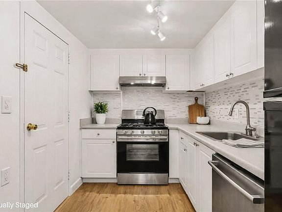 3rd image of 1501 Clairmont Rd APT 827