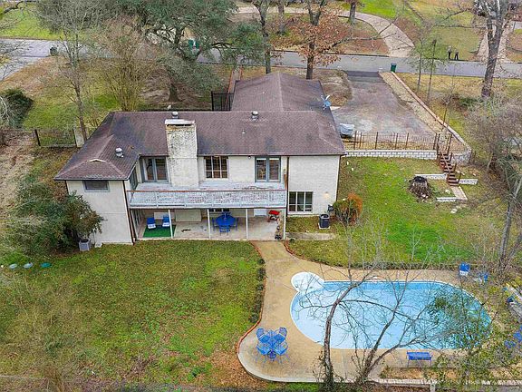 5th image of 851 Country Pl