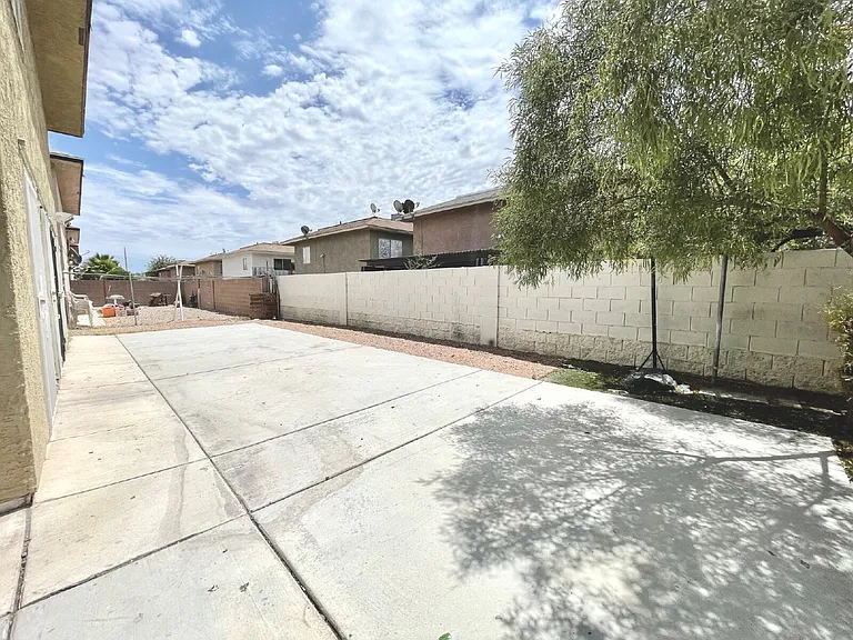 3427 E Cheyenne Ave #A — Photo 13