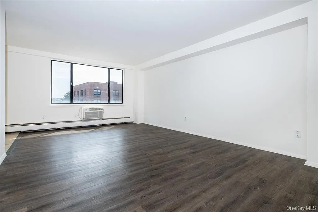 1 bed, 1.0 bath, $2,400 — Photo 2