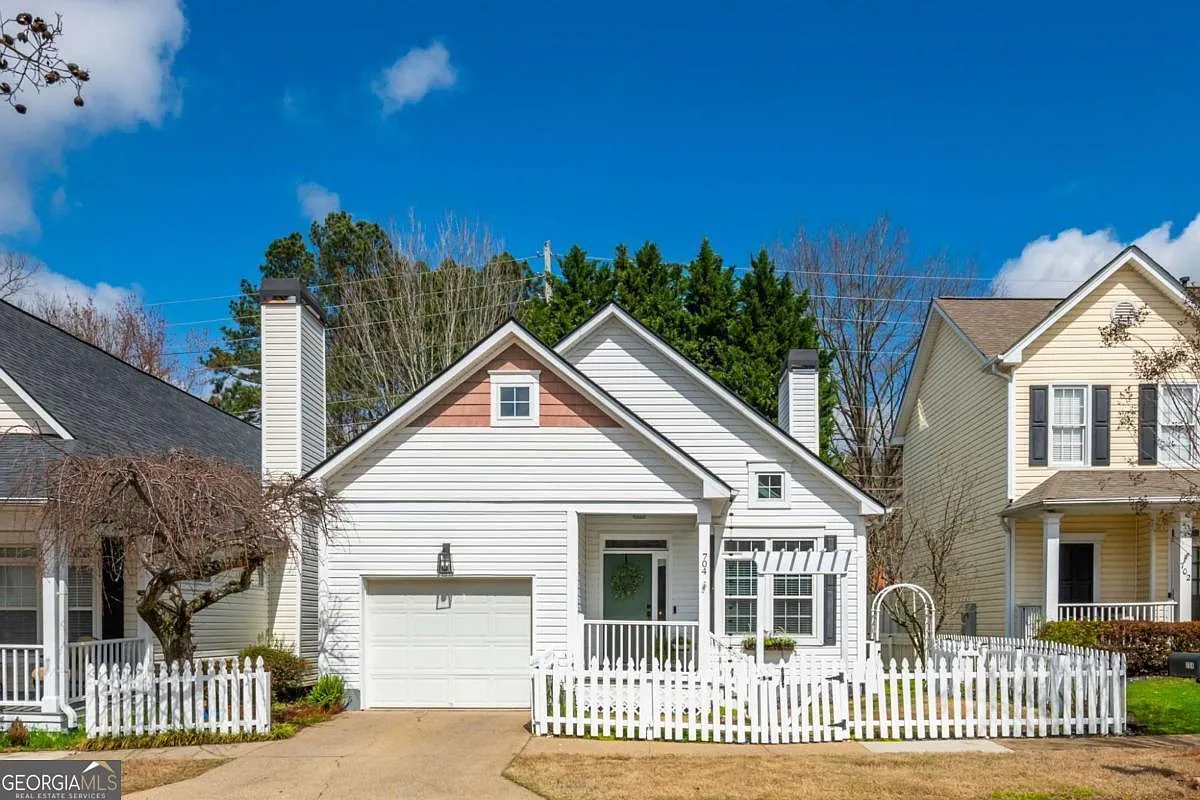 704 Gardenside Cir SE photo 1
