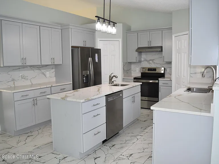 1019 Early Dr NW — Photo 6
