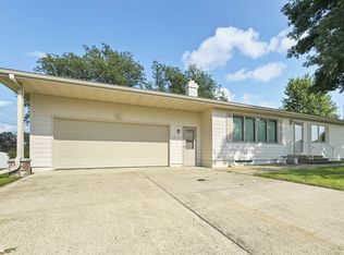 1603 Club View Dr, Hampton, IA 50441