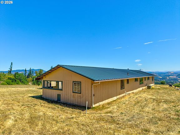 4th image of 2260 Heydon Rd