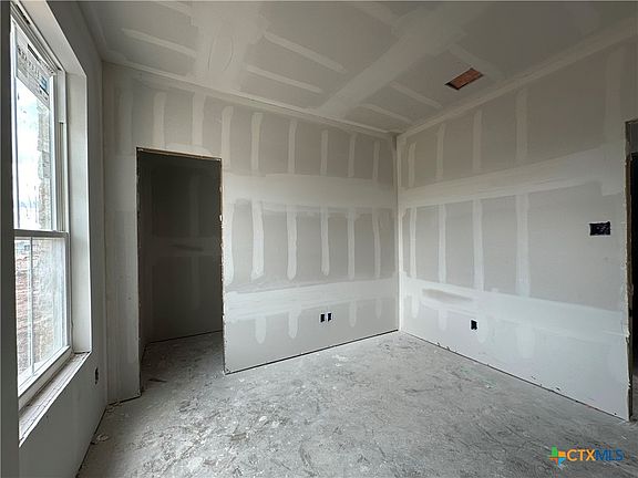 5th image of 4673 Allison Dr