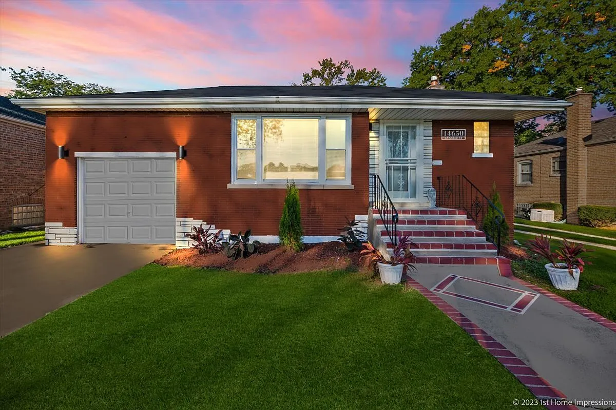 14650 La Salle St photo 1