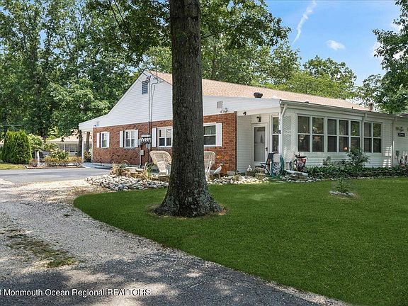 3rd image of 8B Cedar Street