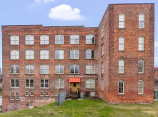 Beautiful 1 & 2 Bedroom Apartments & Th Available Near Lakewood! One Month Free Rent If You Apply..., Cleveland, OH 44102