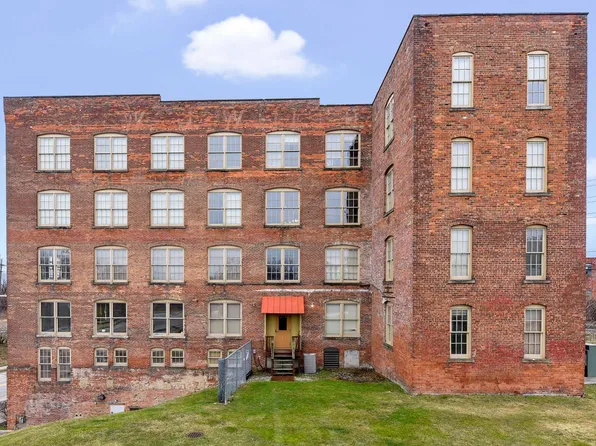 Beautiful 1 & 2 Bedroom Apartments & Th Available Near Lakewood! One Month Free Rent If You Apply..., 10307 Detroit Ave #203-R, Cleveland, OH 44102