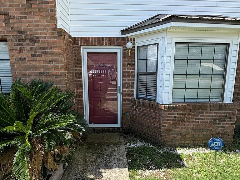 224 Edith Way — Photo 1