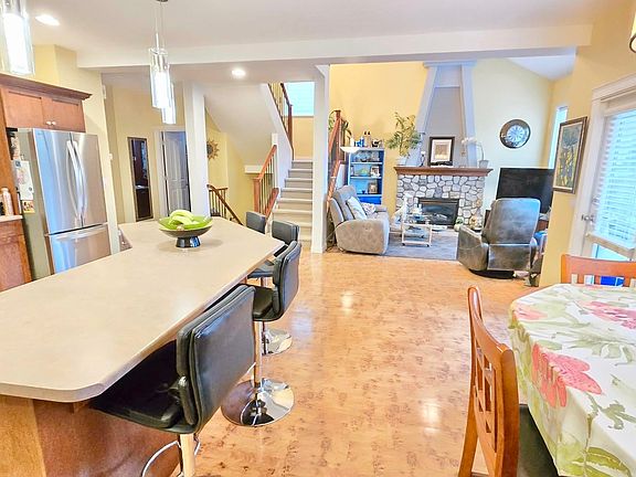 4th image of 21868 Lougheed Hwy #116