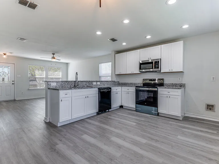 312 Stanford Dr — Photo 23
