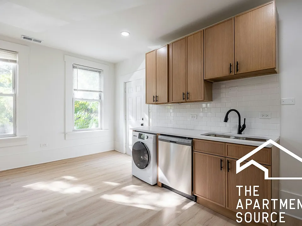 2301 N Leavitt St #3F