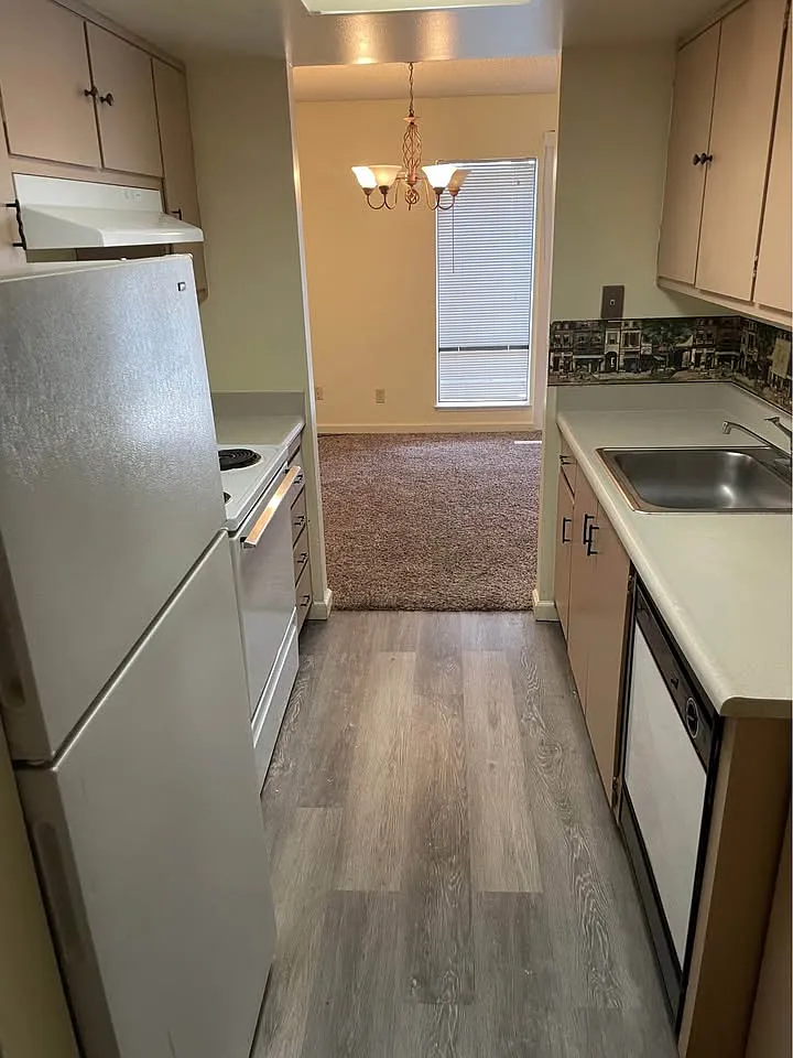 2 bed, 950 sqft, $1,700 — Photo 3