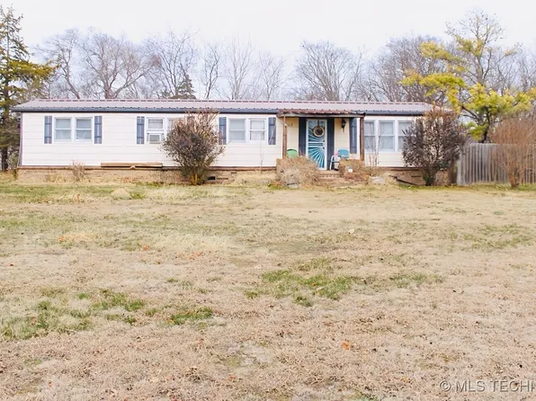 208 SW 5th St, Kingston, OK 73439