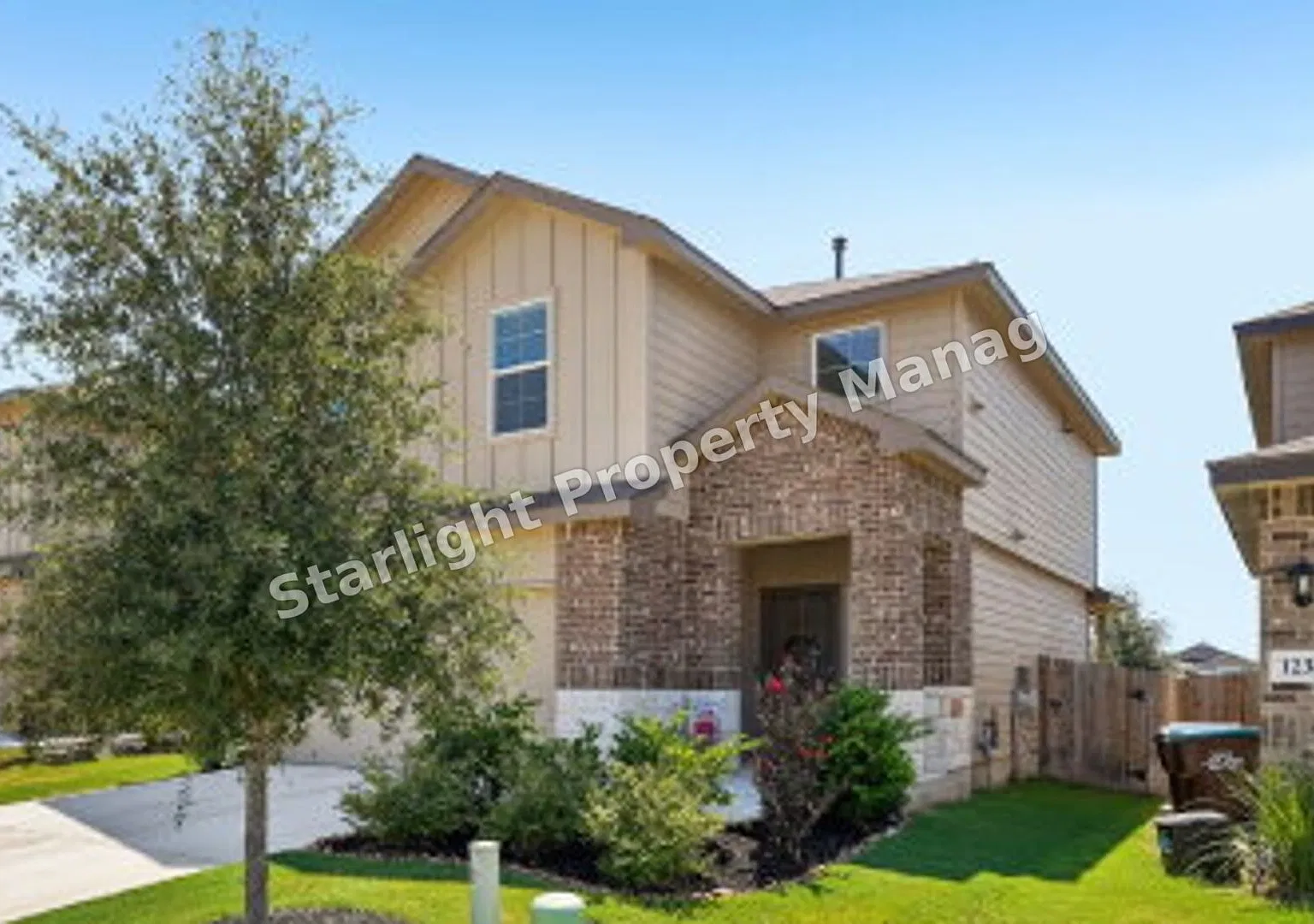 Move-In Bonus Alert!! Save Over $800 Instantly At Move-In! Don't Miss Out!! — Photo 1