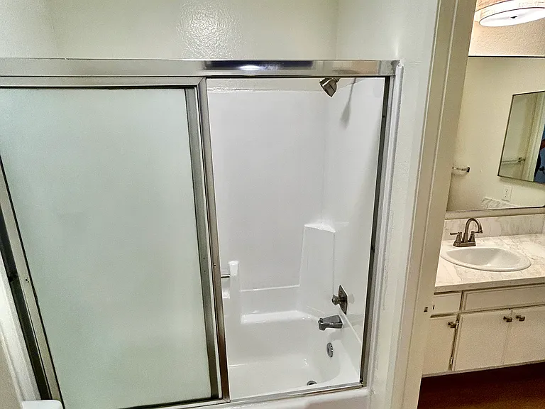 4319 Whitsett Ave #4 — Photo 6