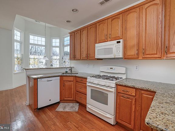 3rd image of 20 Wiltshire Dr