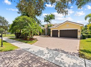 10758 Garden Ridge Ct, Davie, FL 33328