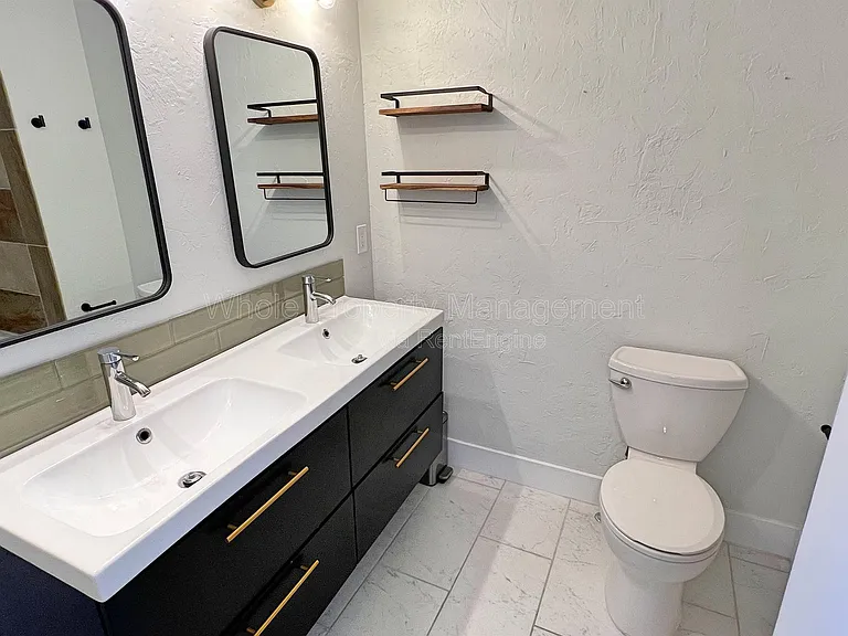 3032 S Macon Cir — Photo 26