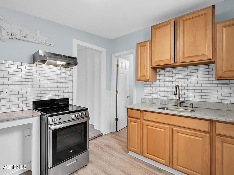 710 Beach Ave #3 — Photo 8