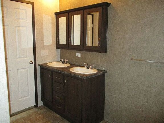 4th image of 23721 Deerfield