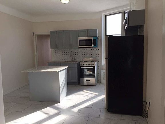 3rd image of 14-34 Astoria Blvd #2